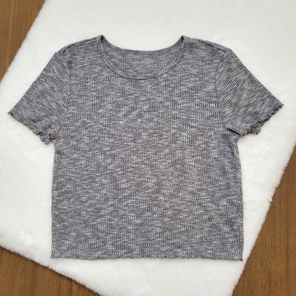 AMERICAN EAGLE Crop Top with Ruffled Edges (Medium) - Picture 2 of 8